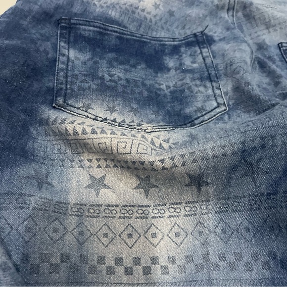 Dazl High Waist Distressed Jeans. Size 14. Blue. - Picture 9 of 9